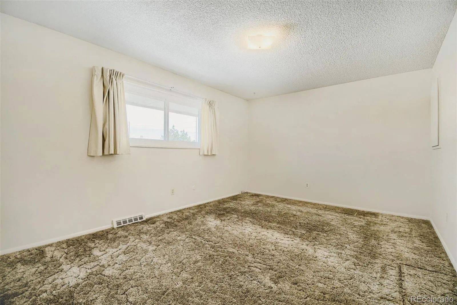 8783 Santa Fe Drive Thornton CO 80260 MLS #REC3918014 05232026093733 1600 6