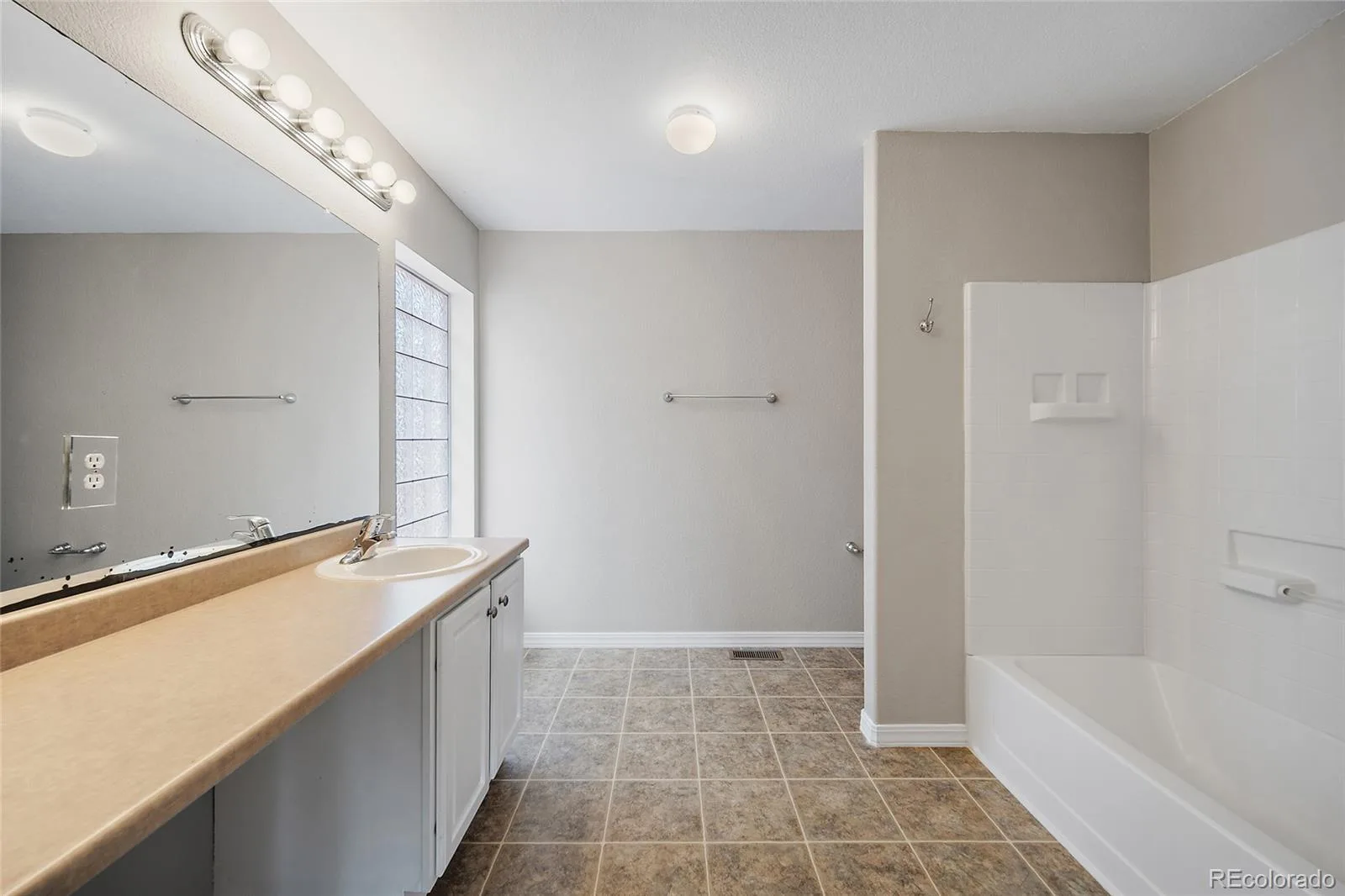 1880 Hogan Court Castle Rock CO 80109 | MLS #REC3918040 07172026042649 1600 25