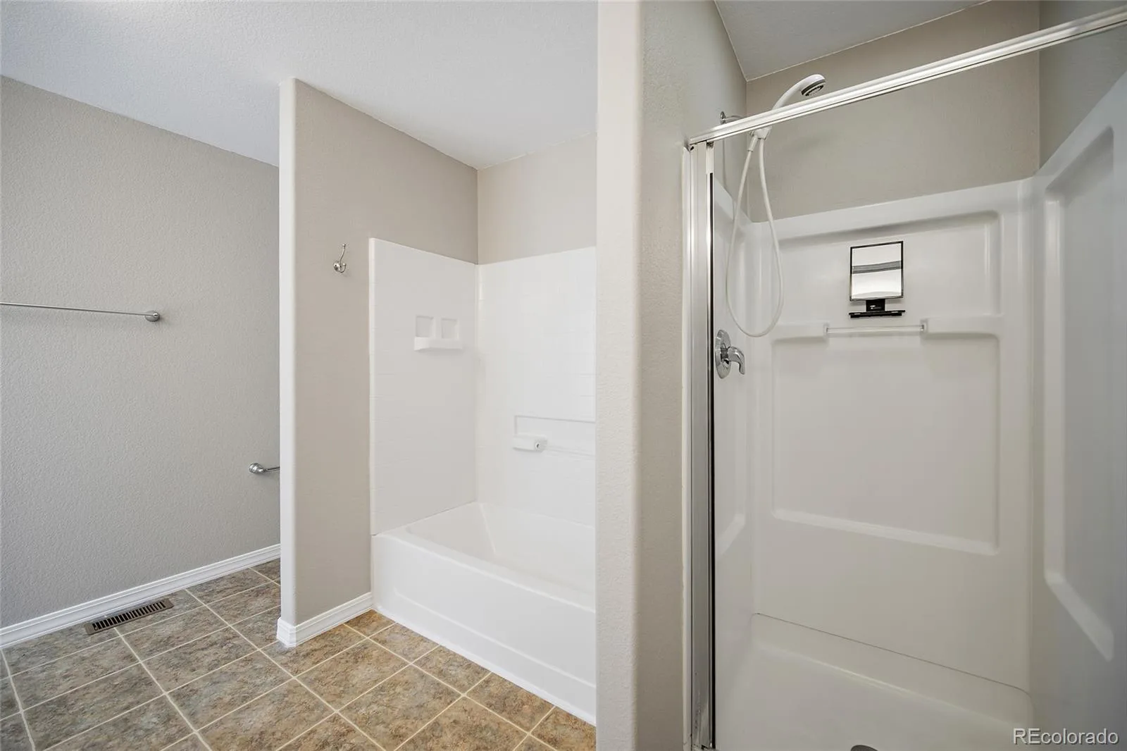 1880 Hogan Court Castle Rock CO 80109 | MLS #REC3918040 07172026042649 1600 28