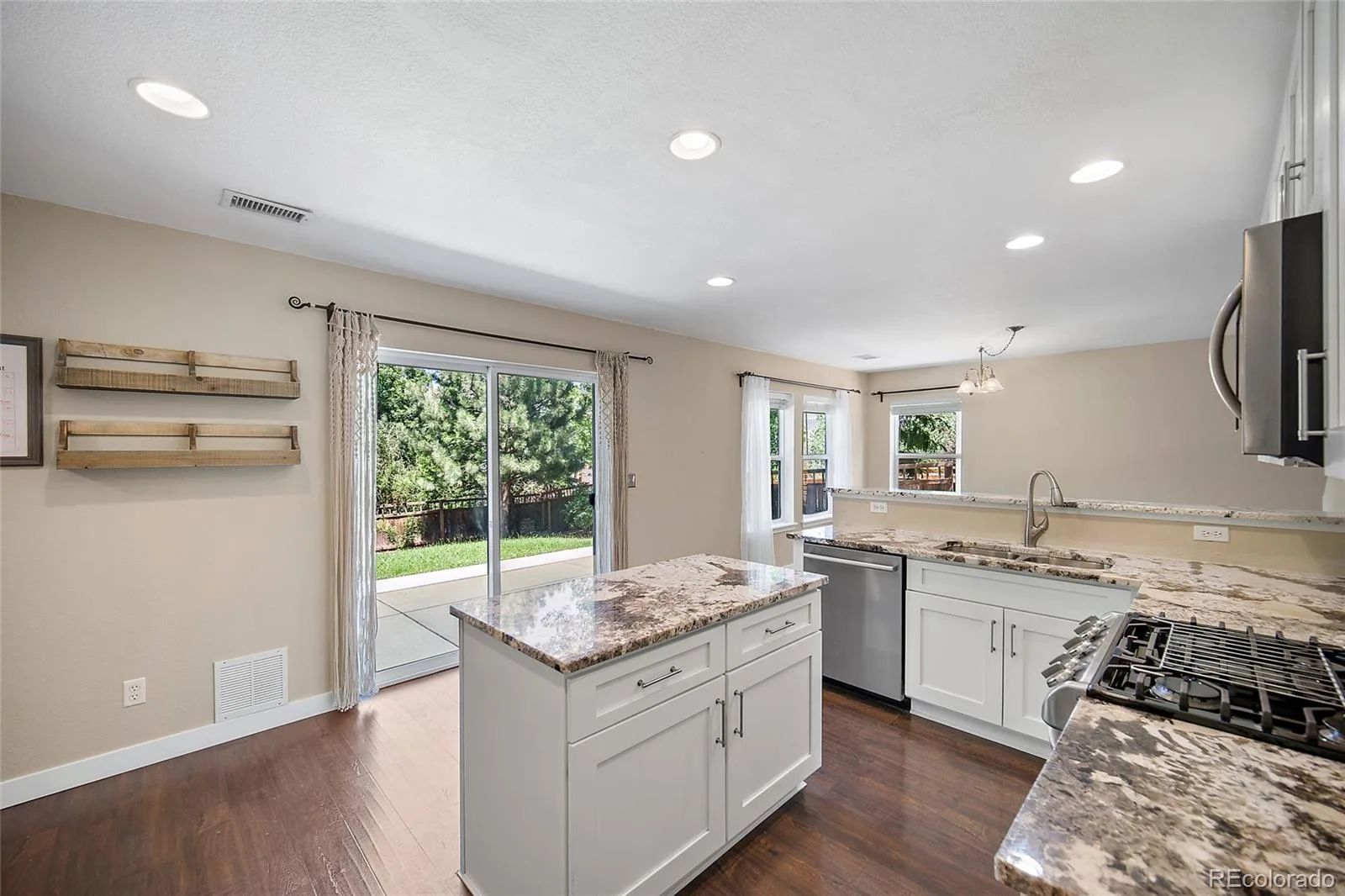1880 Hogan Court Castle Rock CO 80109 | MLS #REC3918040 07172026042649 1600 7