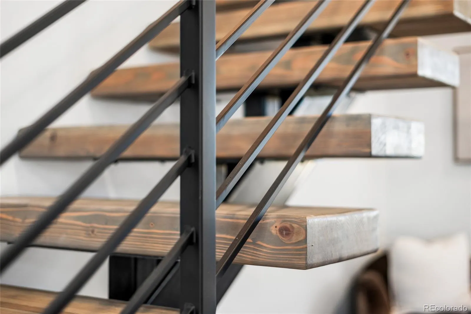 04042026005902 1600 16