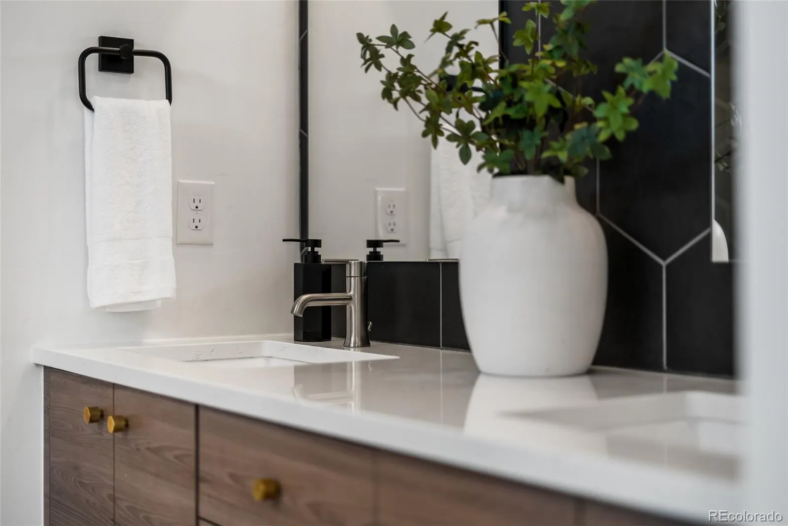 04042026005902 1600 22