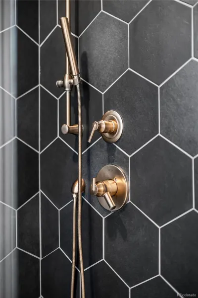 04042026005902 800 21