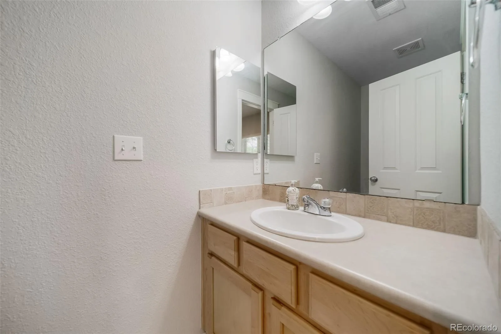 4547 W 37th Avenue #3 Denver CO 80212 MLS #REC3928085 06232026205951 1600 34