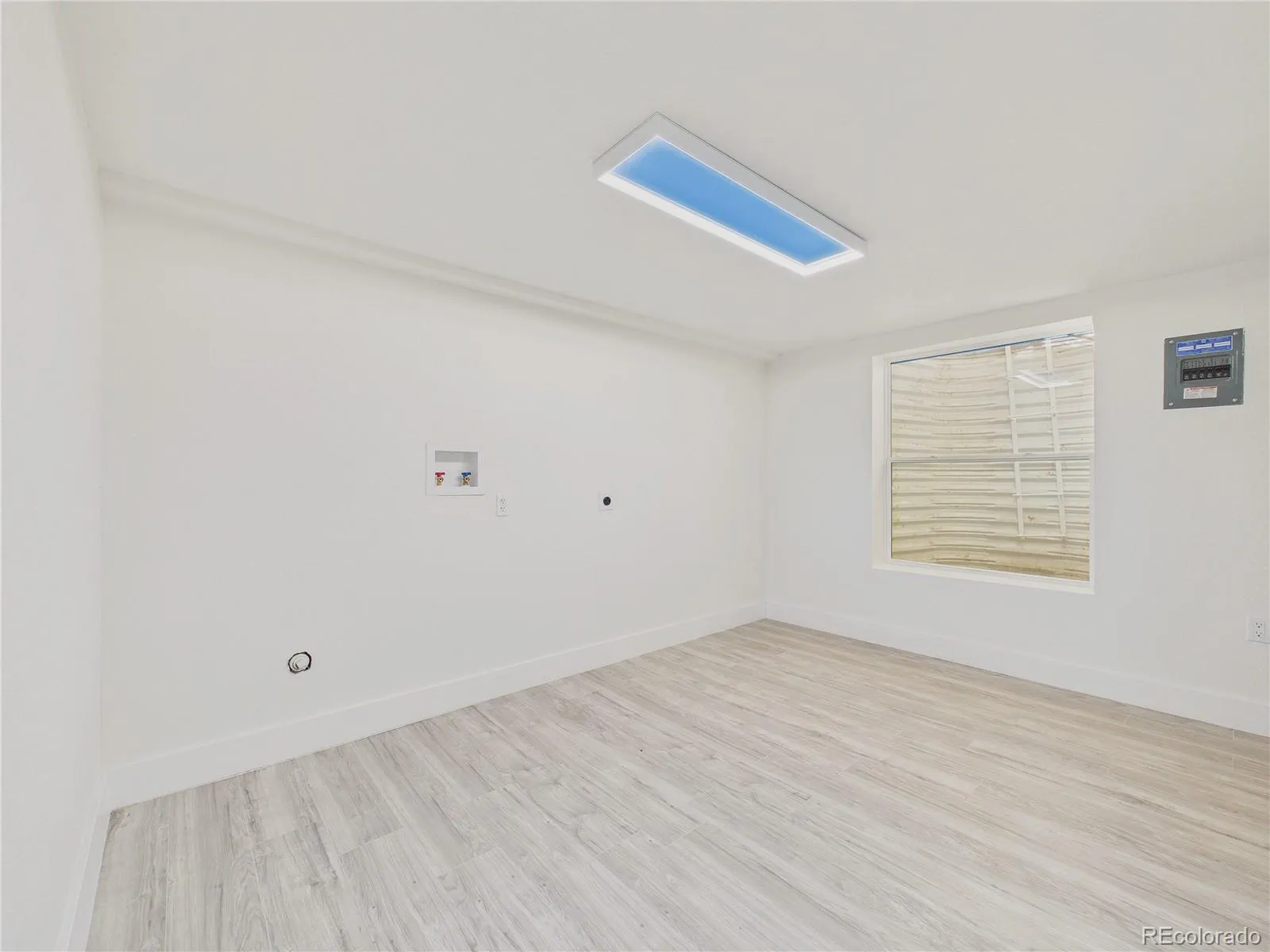 04062026162150 1600 30