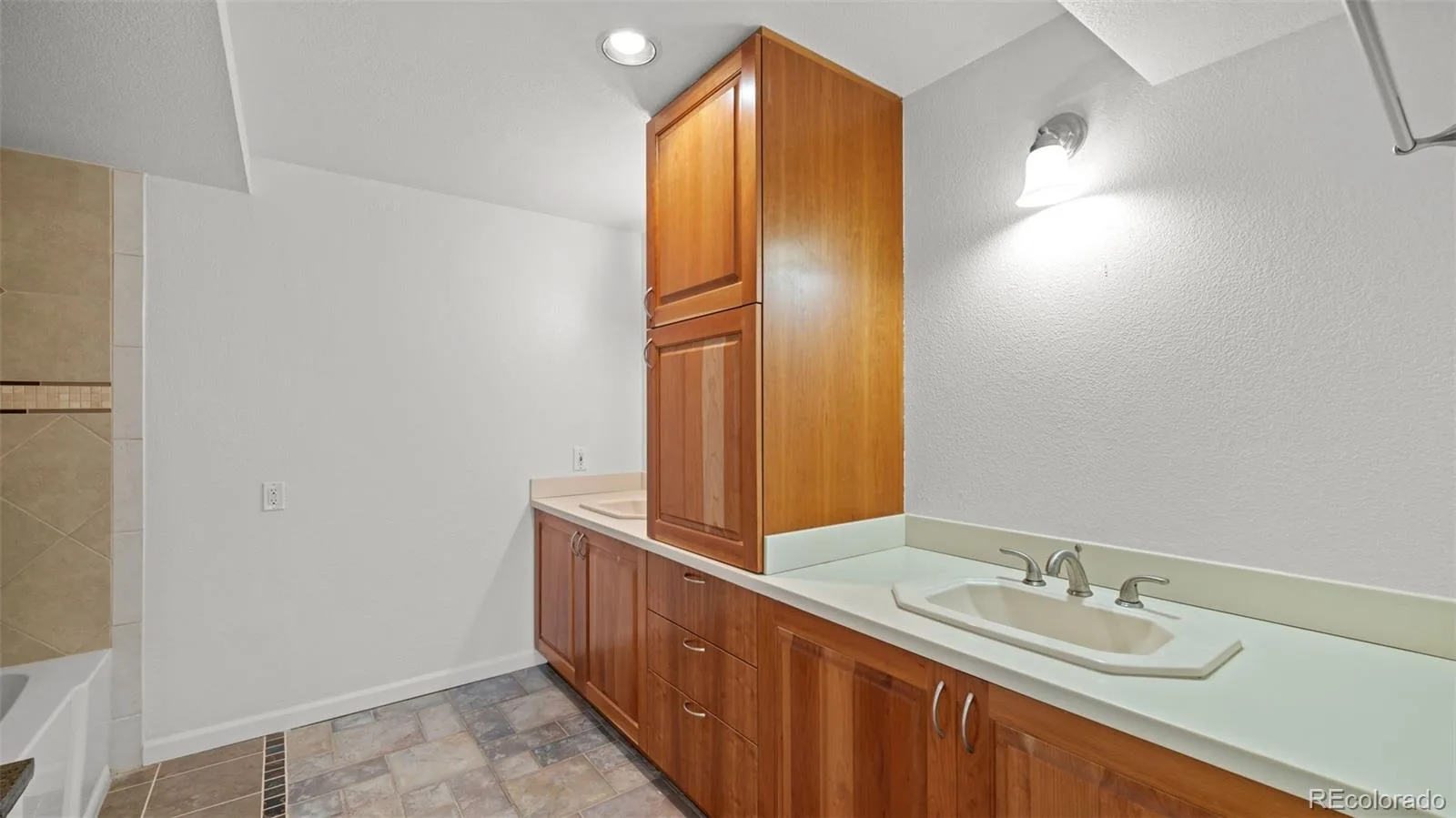 8124 Tempest Ridge Way Parker CO 80134 | MLS #REC3946340 08252026012413 1600 31