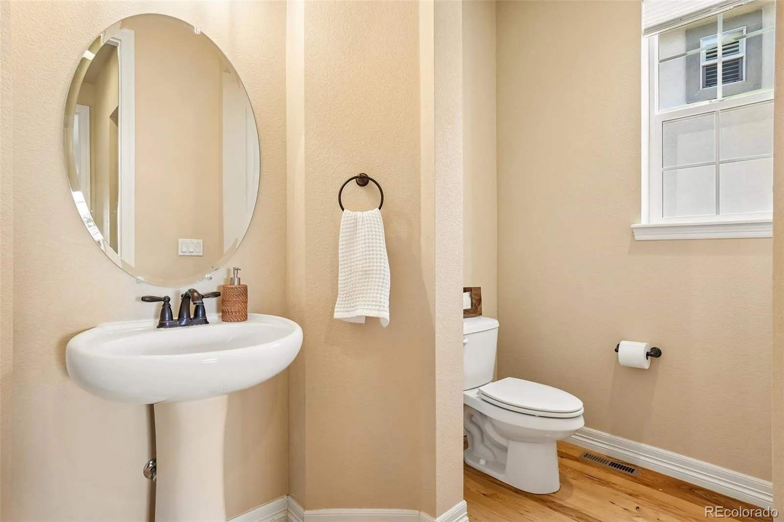 26726 E Peakview Drive Aurora CO 80016 MLS #REC3959420 05162026050633 1600 20