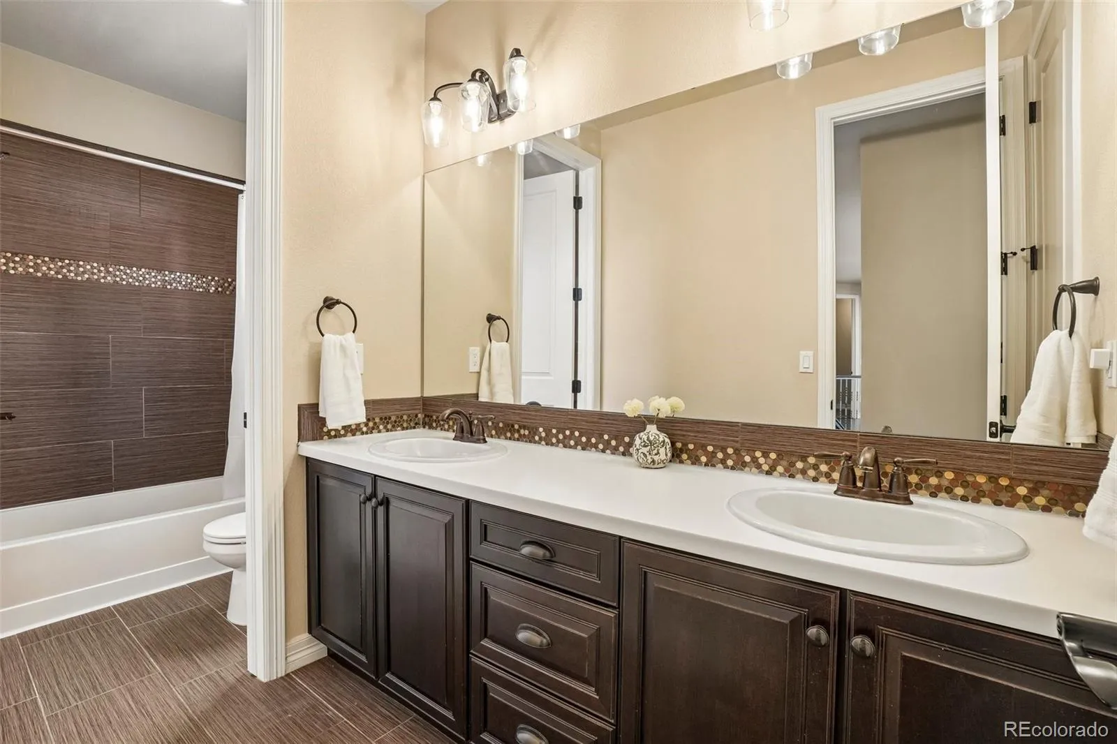 26726 E Peakview Drive Aurora CO 80016 MLS #REC3959420 05162026050633 1600 33