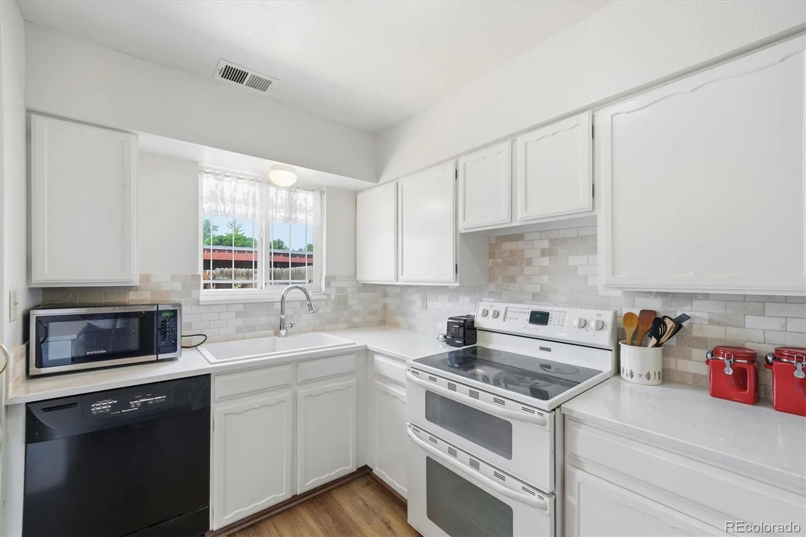 5583 S Lowell Boulevard Littleton CO 80123 | MLS #REC3959453 07142026144819 1600 14