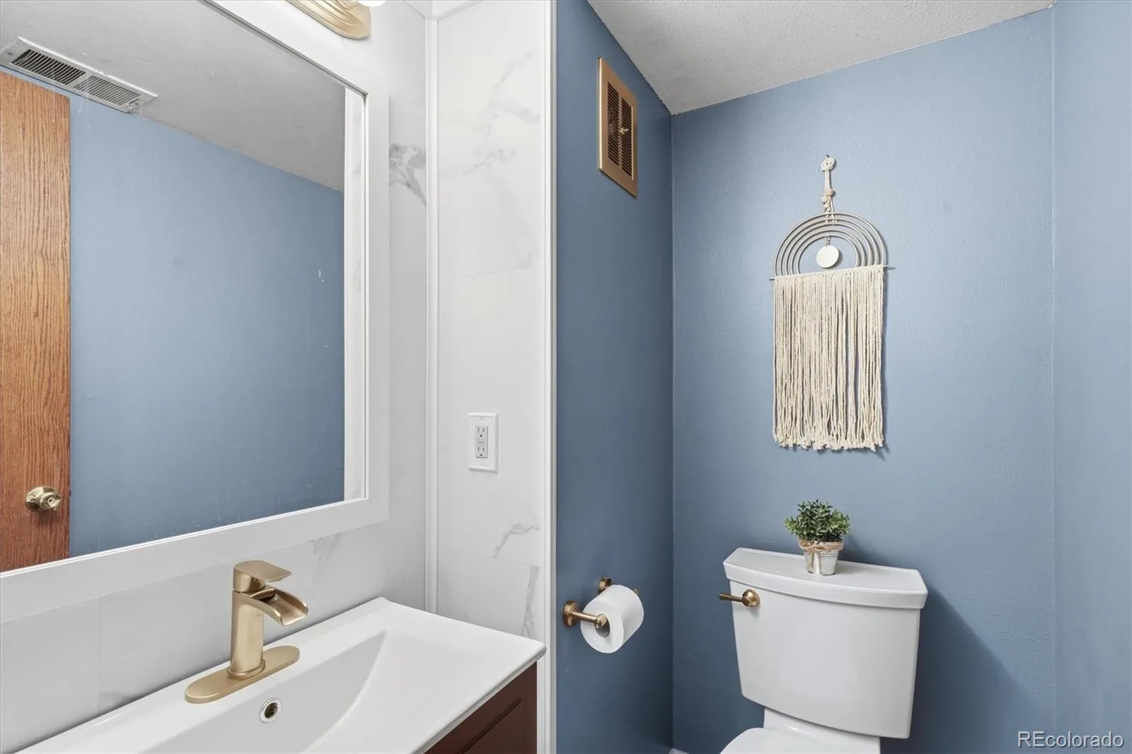 5583 S Lowell Boulevard Littleton CO 80123 | MLS #REC3959453 07142026144819 1600 22