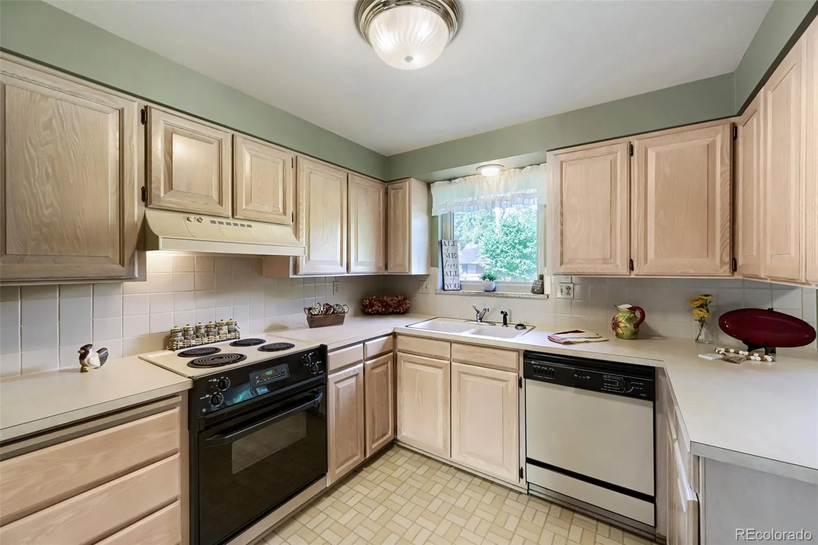 2900 Quail Street Lakewood CO 80215 MLS #REC3960396 06172026213052 1600 10