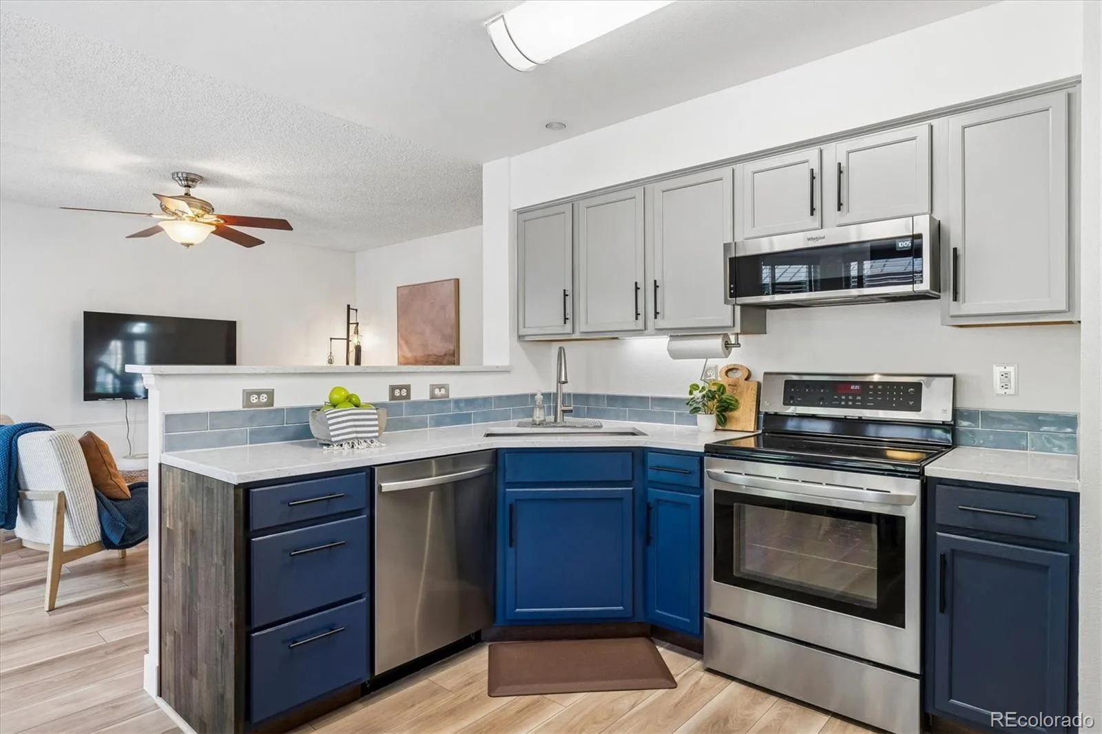 9879 Foxhill Circle Highlands Ranch CO 80129 | MLS #REC3960567 08132026164343 1600 7