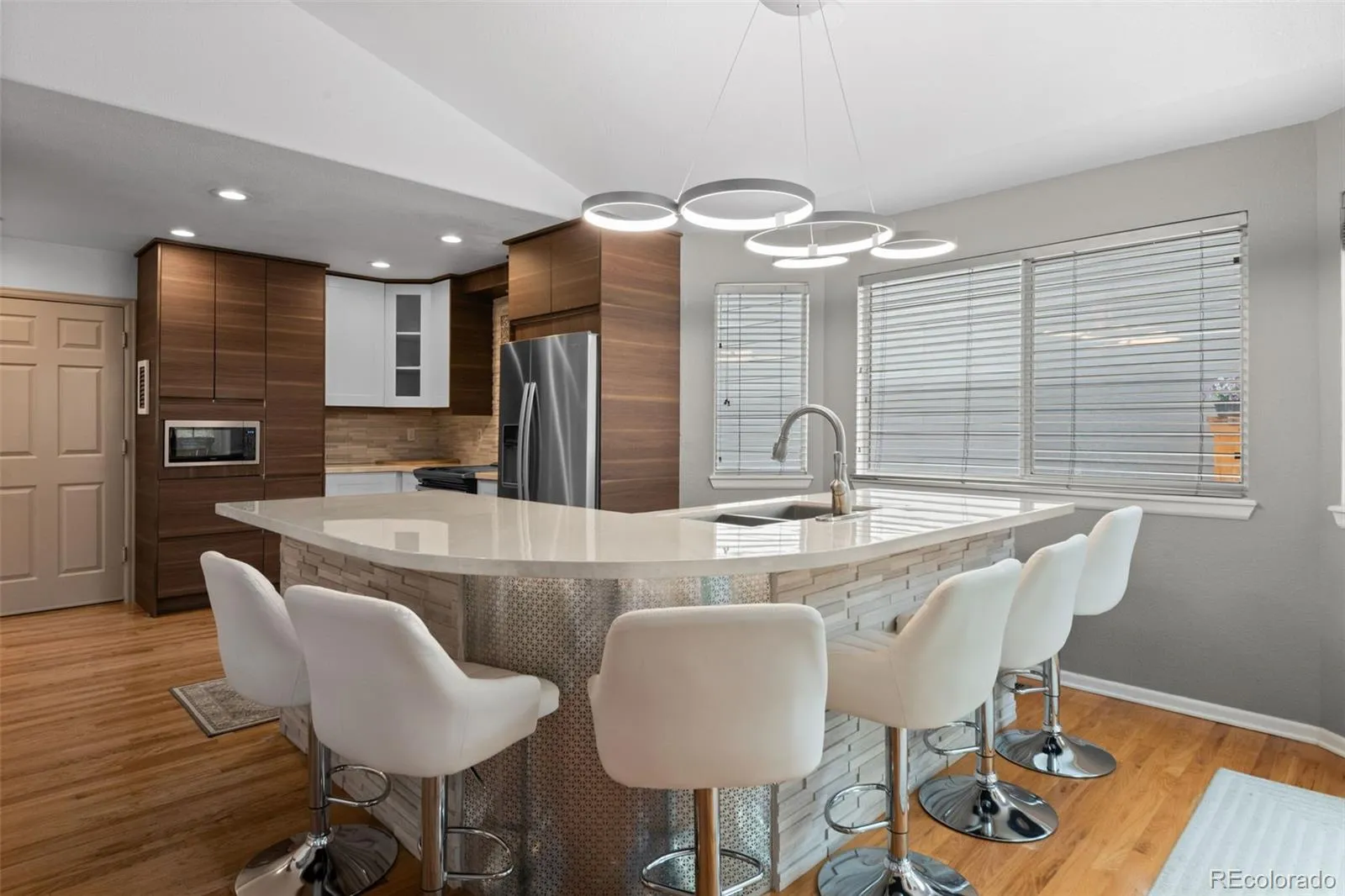 04102026153222 1600 12