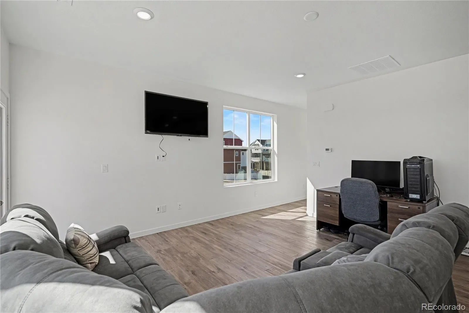 1980 S Fultondale Court Aurora CO 80018 | MLS #REC3965539 03272026180034 1600 11