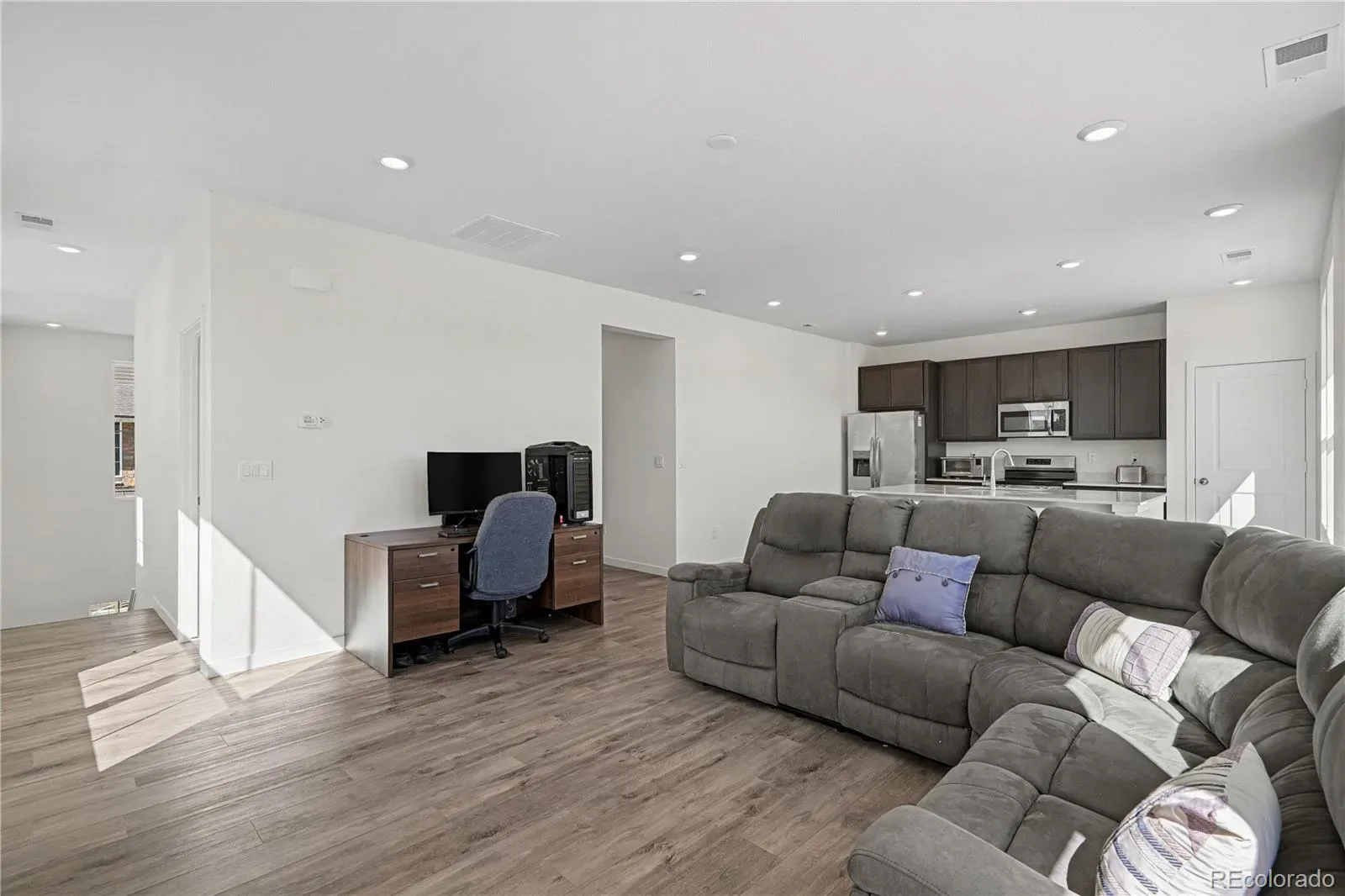 1980 S Fultondale Court Aurora CO 80018 | MLS #REC3965539 03272026180034 1600 12