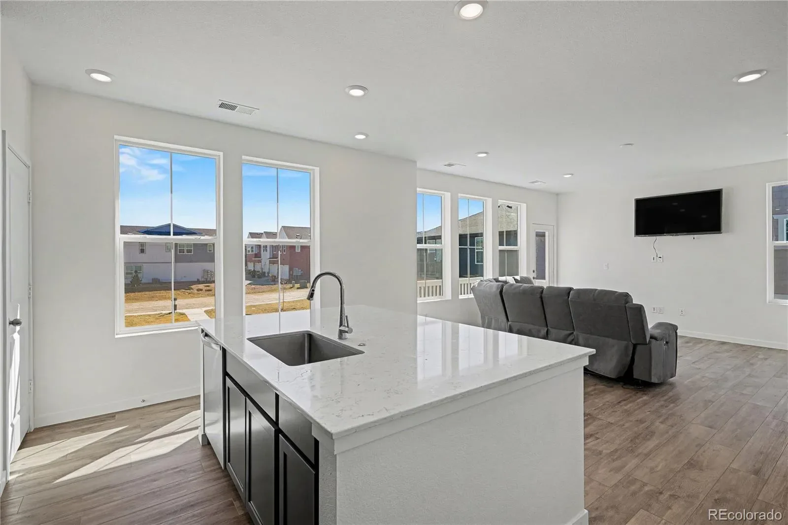 1980 S Fultondale Court Aurora CO 80018 | MLS #REC3965539 03272026180034 1600 15