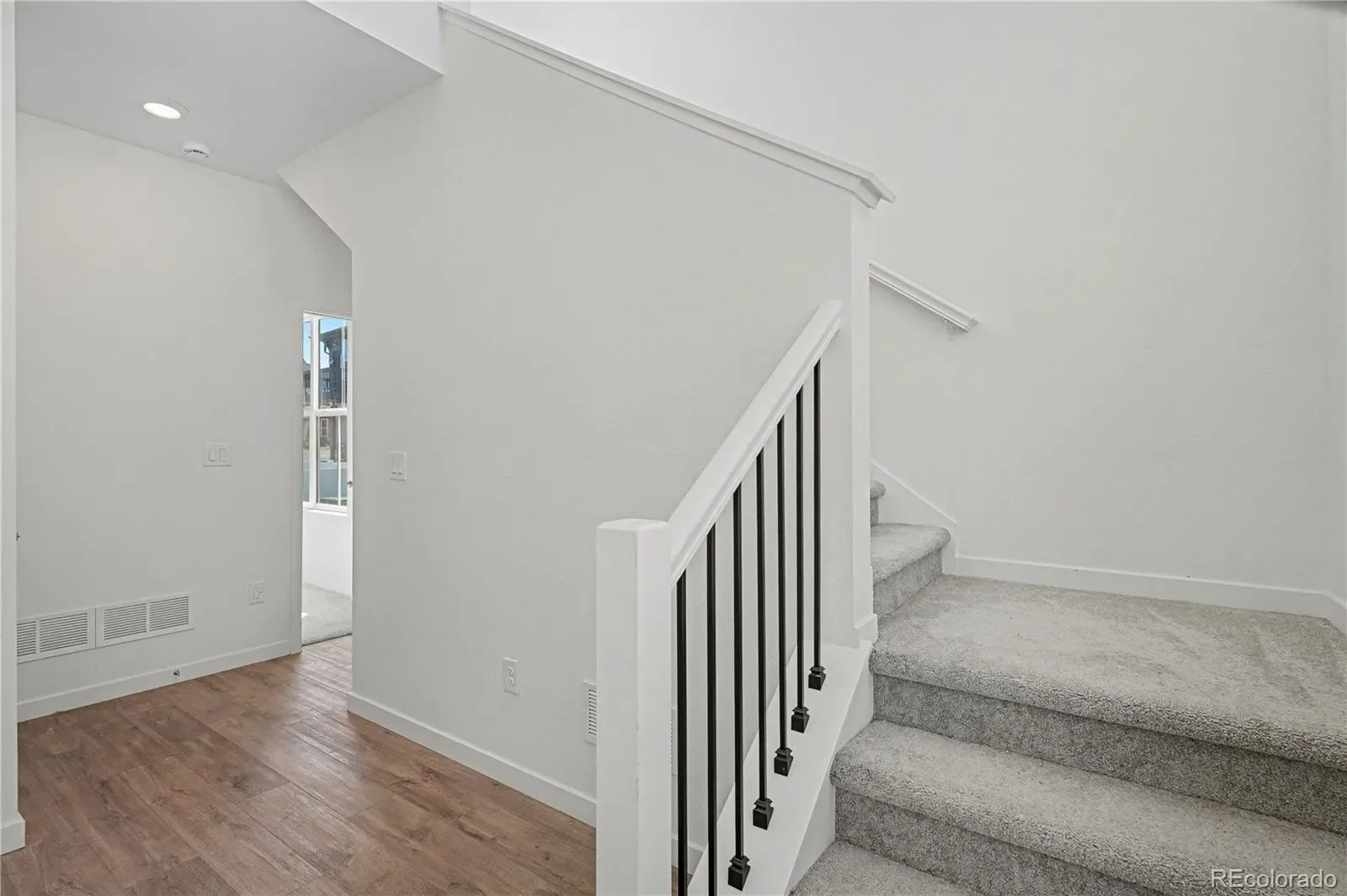 1980 S Fultondale Court Aurora CO 80018 | MLS #REC3965539 03272026180034 1600 8