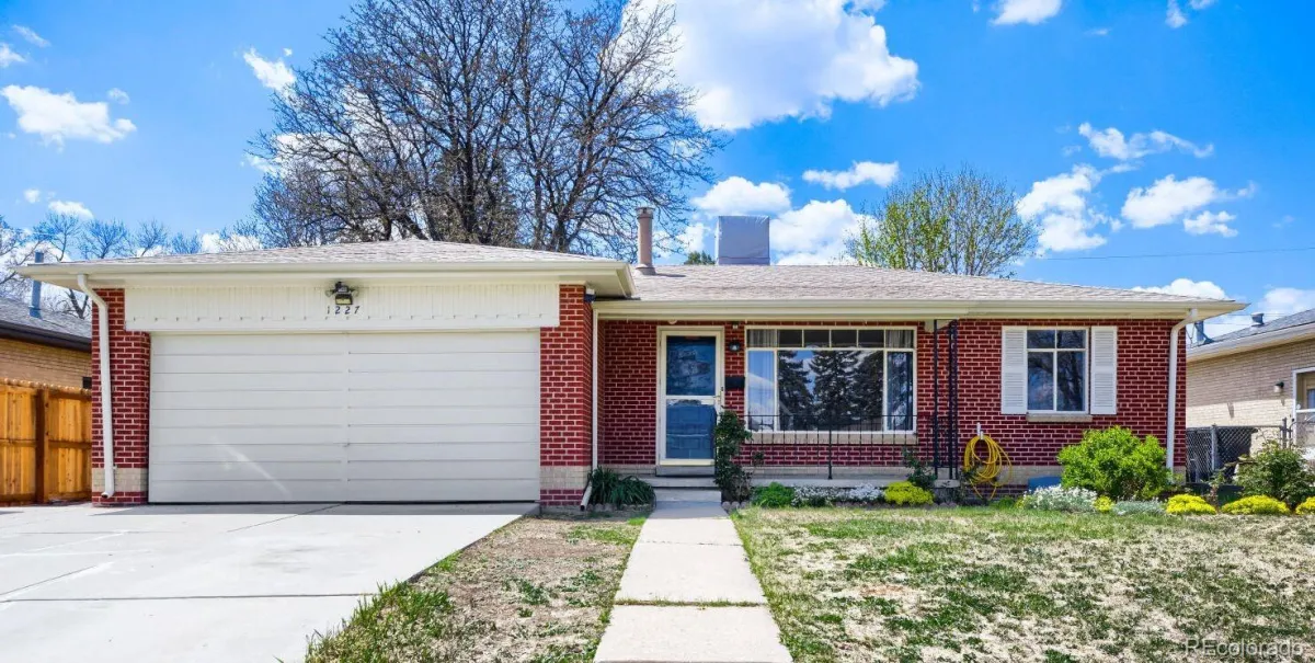 1227 S Harlan Street Lakewood CO 80232 MLS #REC3968869 05082026153827 1200 0