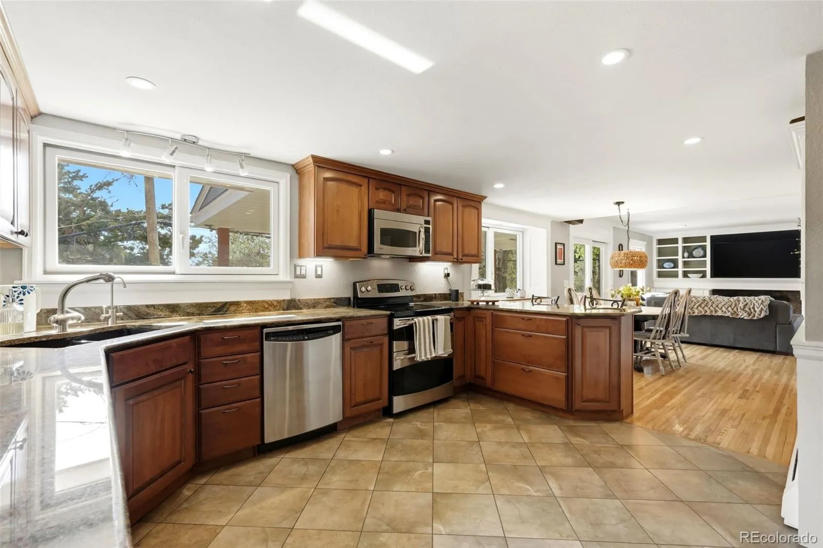 6747 S Jackson Court Centennial CO 80122 MLS #REC3971765 05142026075147 1600 11