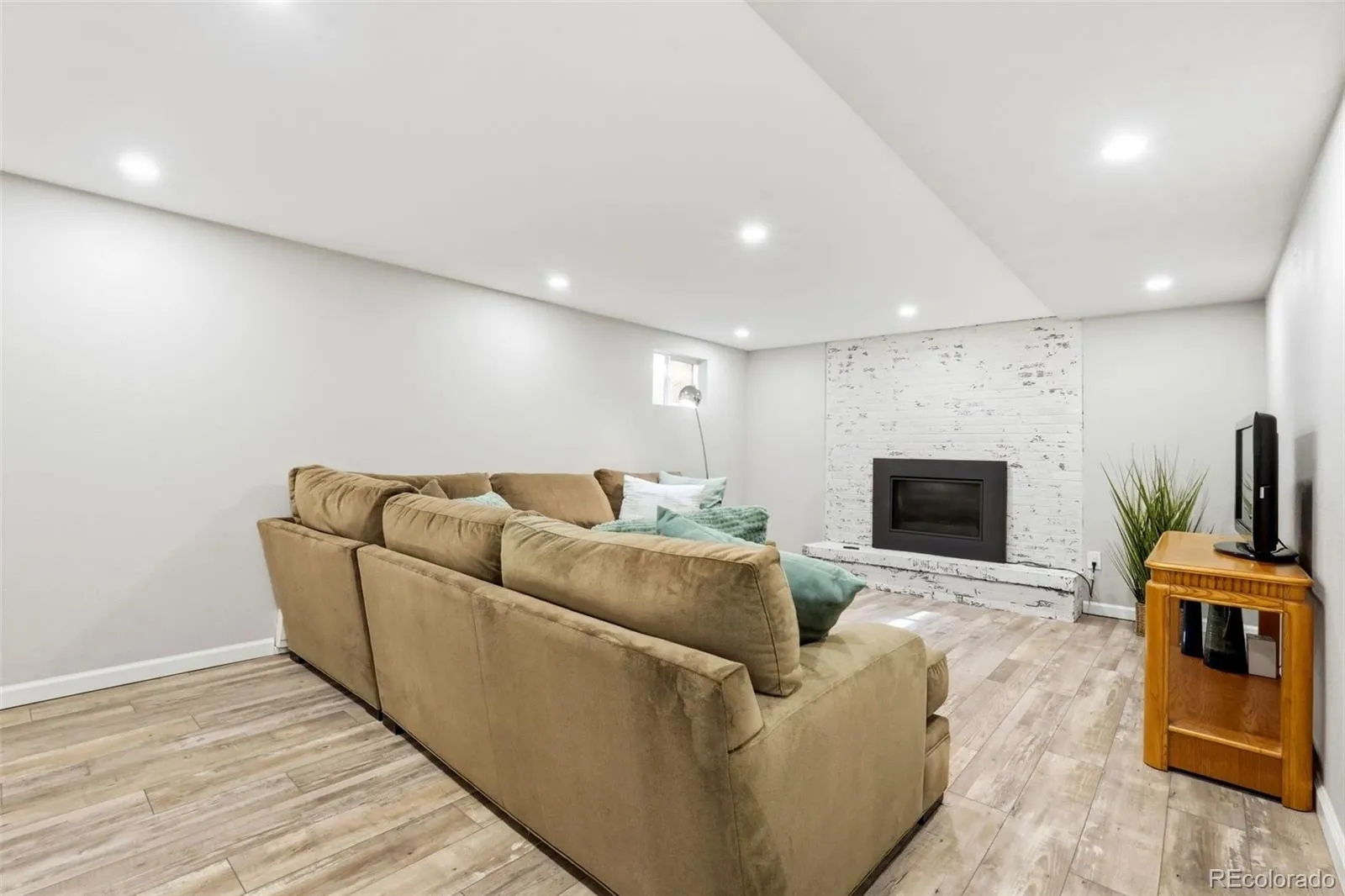 6747 S Jackson Court Centennial CO 80122 MLS #REC3971765 05142026075147 1600 25