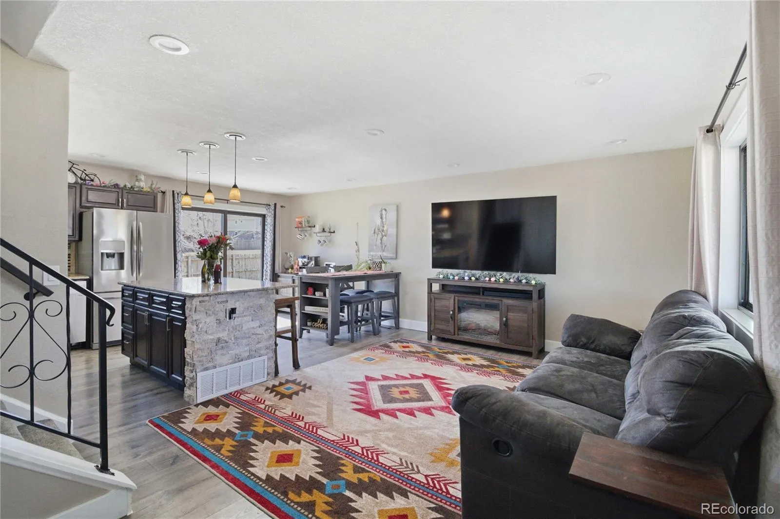 04112026192623 1600 11