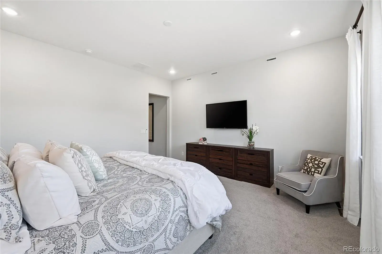 8708 S Quatar Street Aurora CO 80016 MLS #REC3981840 02242026182848 1600 24
