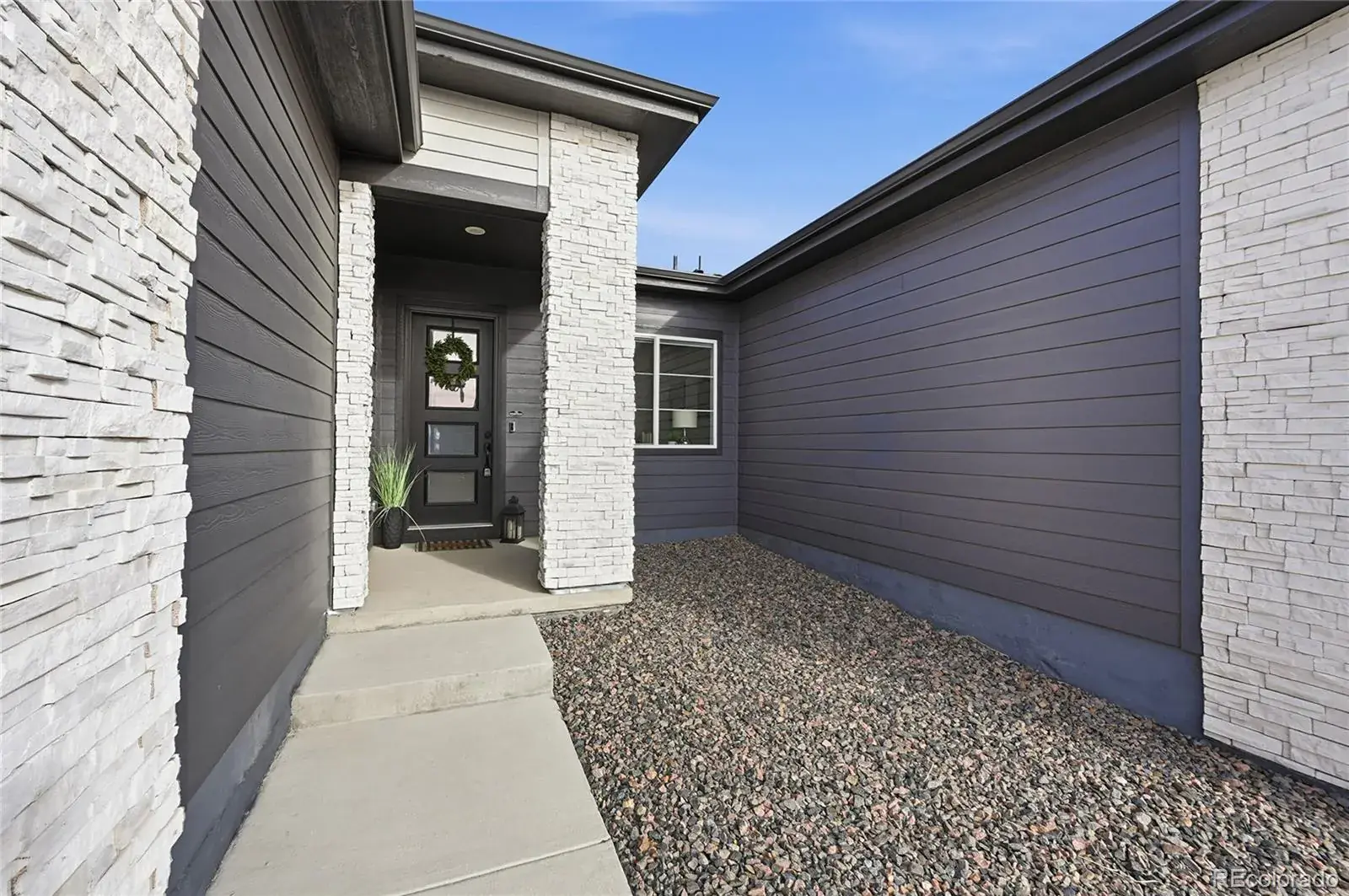 8708 S Quatar Street Aurora CO 80016 MLS #REC3981840 02242026182848 1600 37