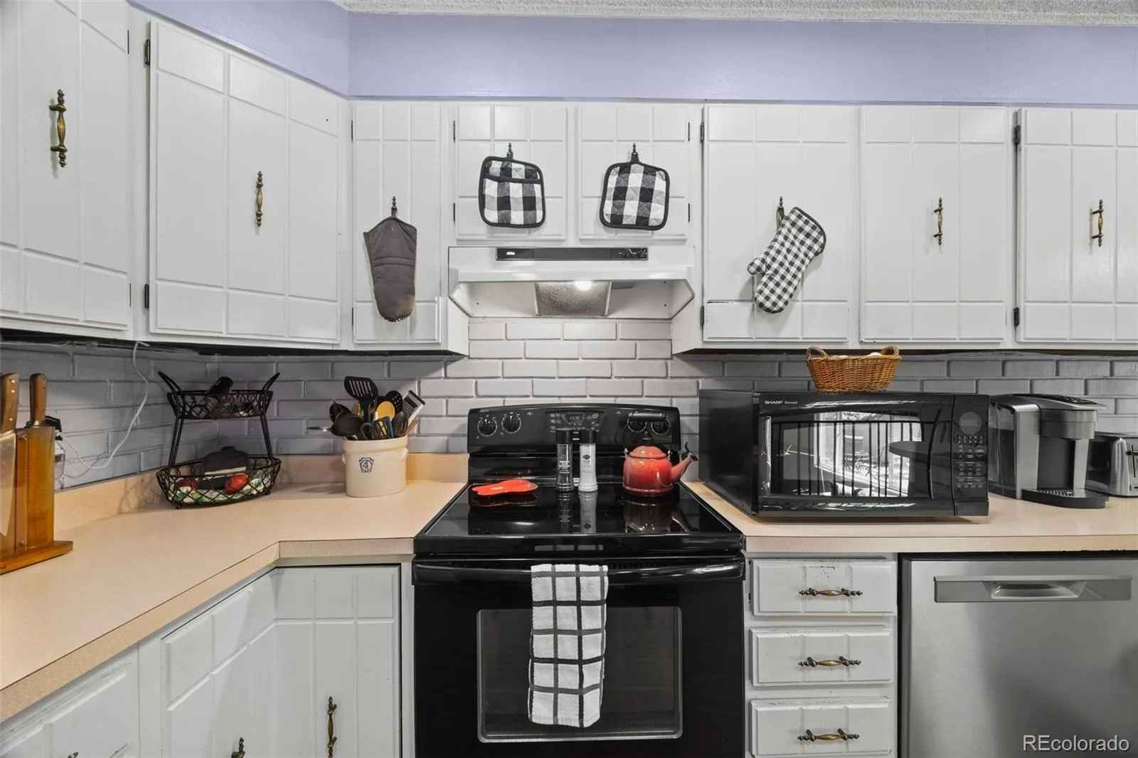 8412 Newland Drive Arvada CO 80003 MLS #REC3985636 07152026232941 1600 18