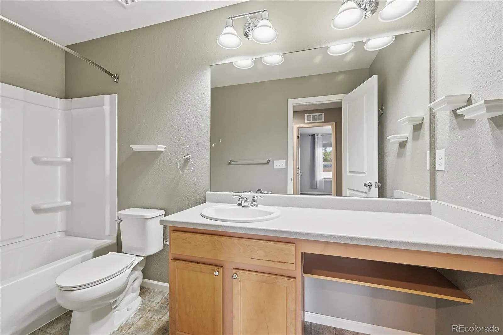15032 W 70th Avenue Arvada CO 80007 MLS #REC3987085 05182026224026 1600 21