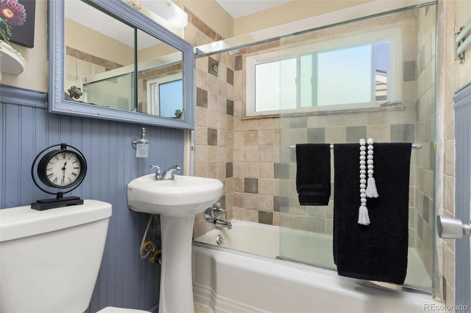 1157 Kingston Street Aurora CO 80010 MLS #REC3987383 04302026212500 1600 19