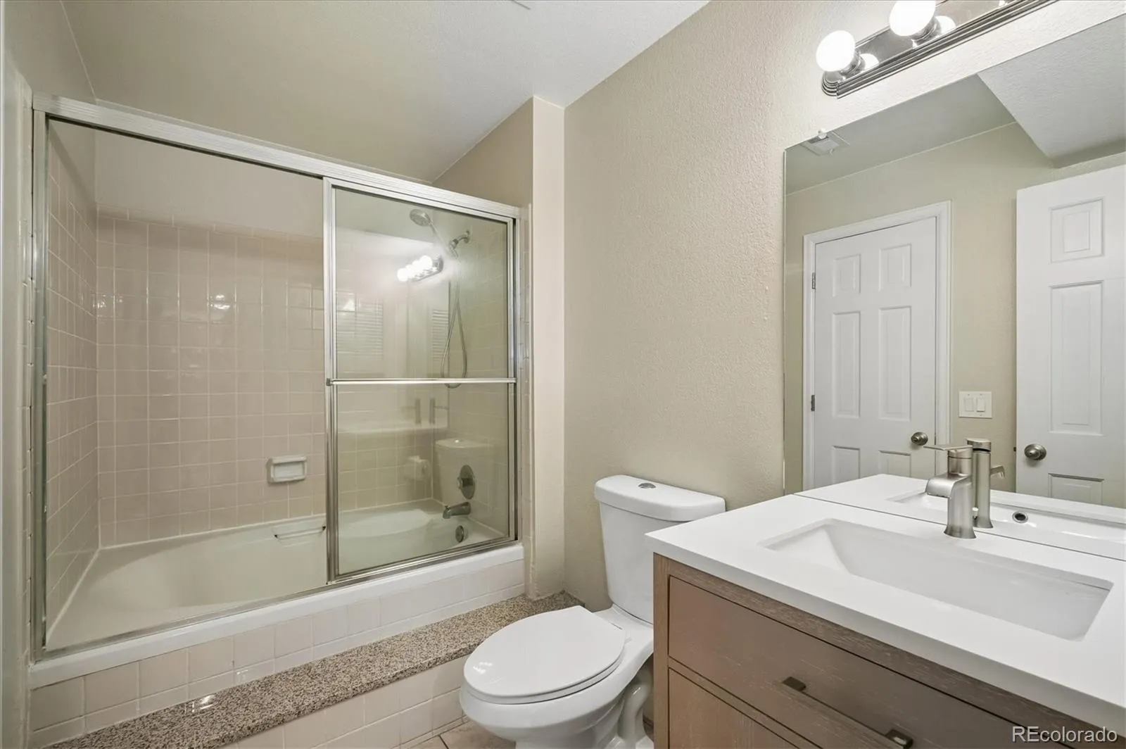 846 S Vance Street #F Lakewood CO 80226 MLS #REC3988208 04162026234020 1600 19