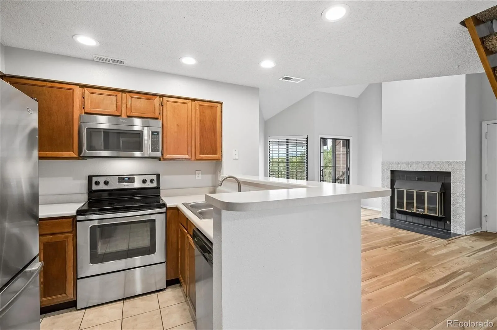 846 S Vance Street #F Lakewood CO 80226 MLS #REC3988208 04162026234020 1600 5
