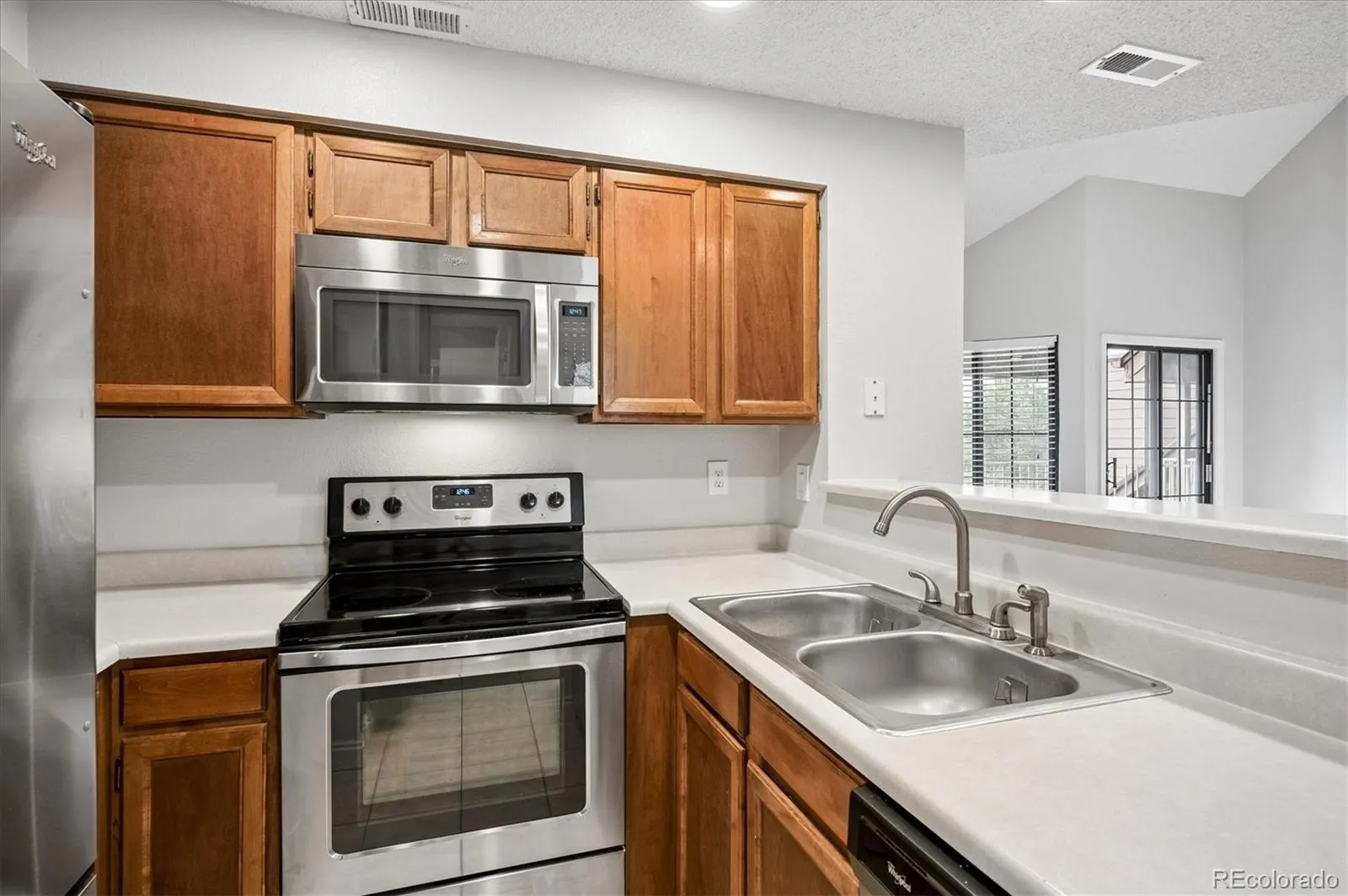 846 S Vance Street #F Lakewood CO 80226 MLS #REC3988208 04162026234020 1600 8
