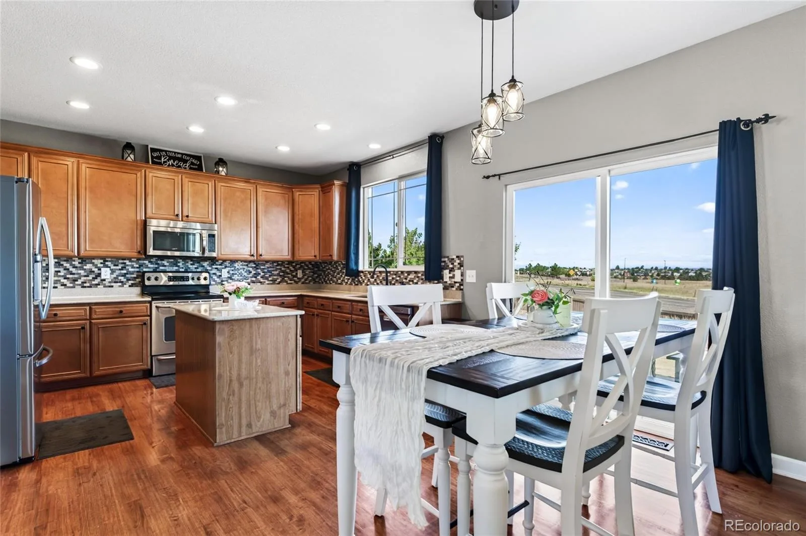 337 Peabody Street Castle Rock CO 80104 | MLS #REC3991162 07252026002427 1600 5