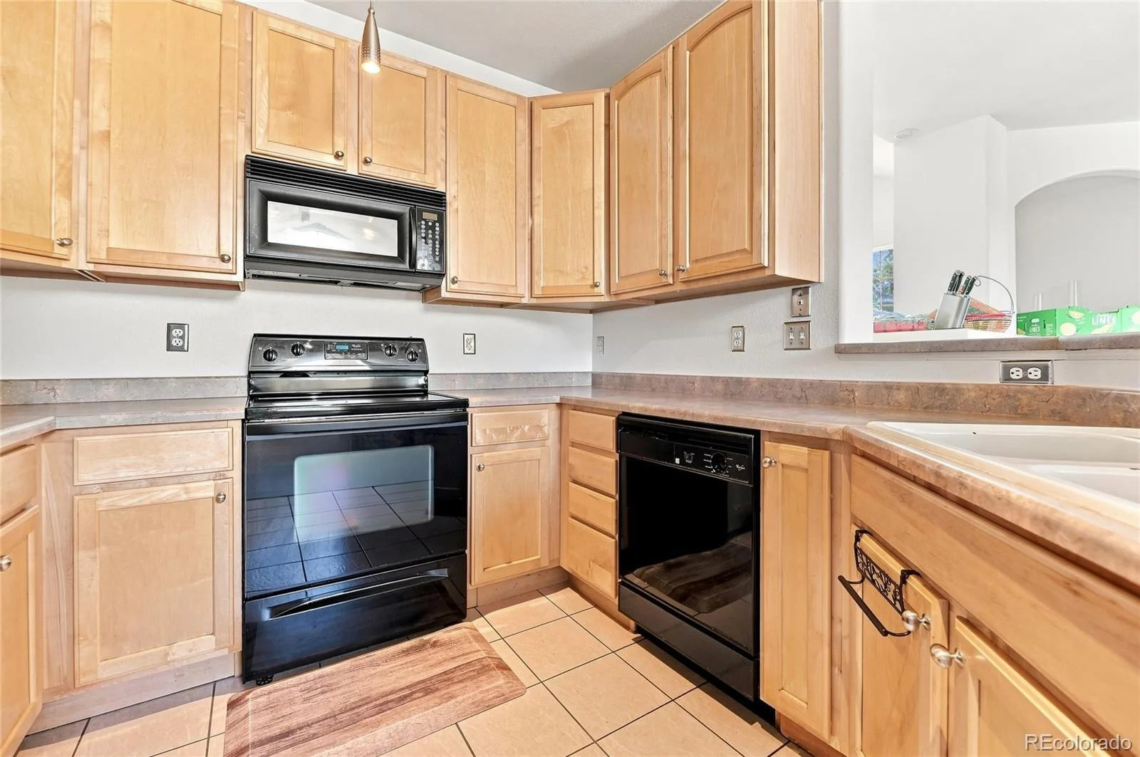 221 Granby Way #A Aurora CO 80011 | MLS #REC3998925 09222026150045 1600 7