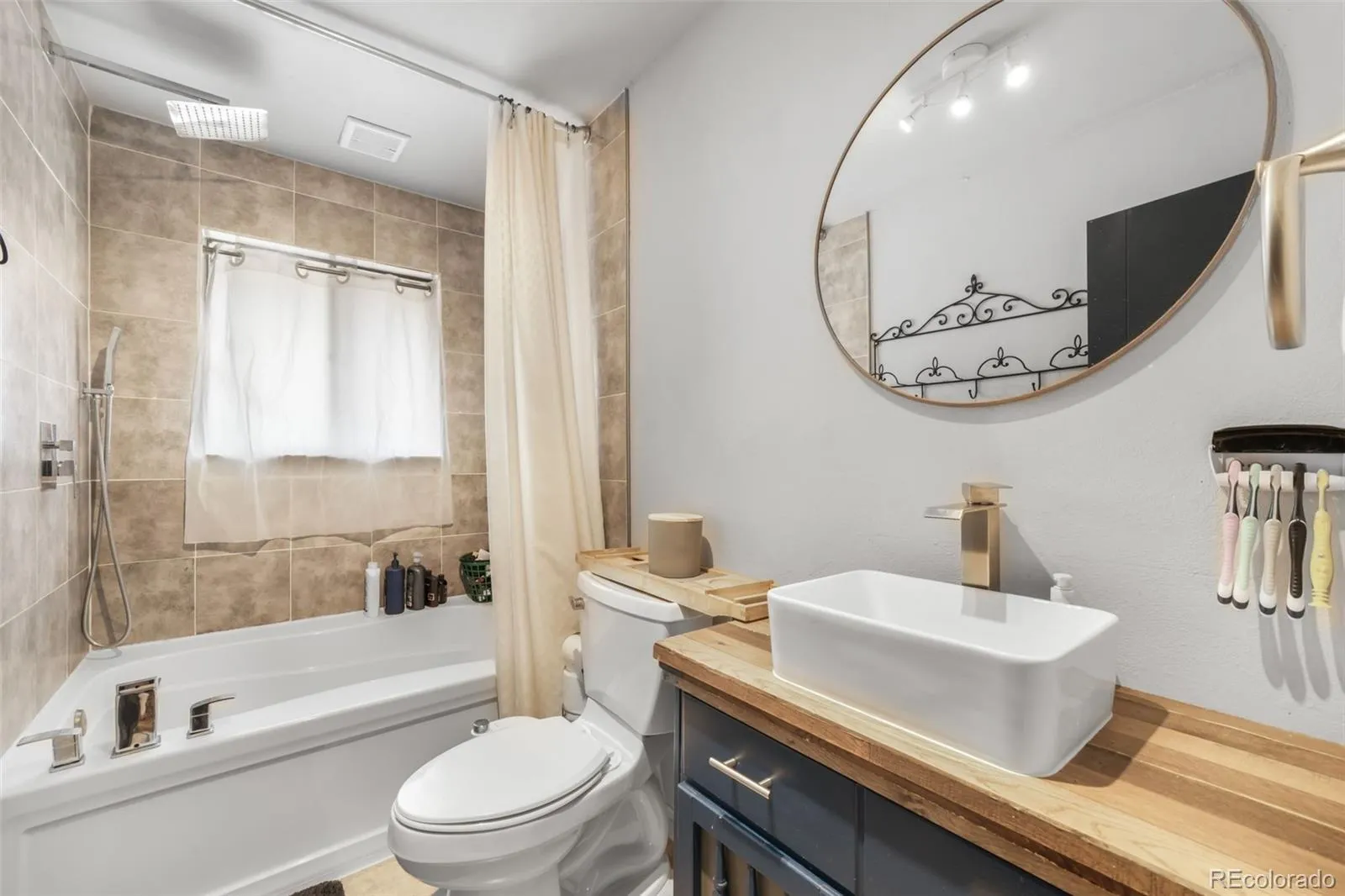 04092026010832 1600 16