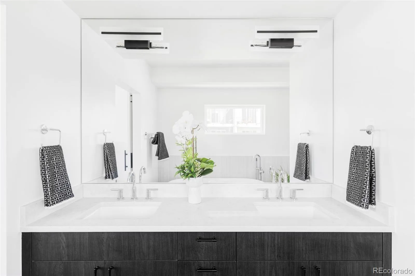 04182026002615 1600 21