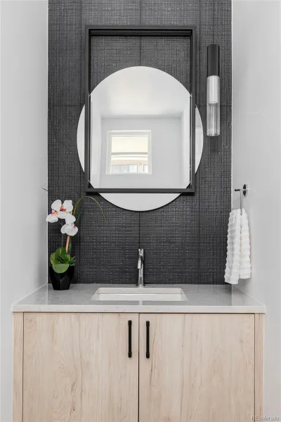 04182026002615 800 16