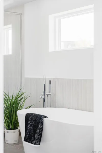 04182026002615 800 23