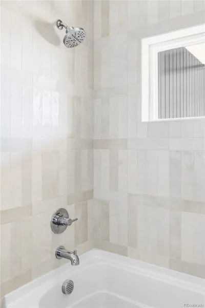 04182026002615 800 28