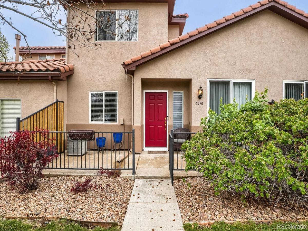 4590 S Auckland Court Aurora CO 80015 | MLS #REC4009349 MLS #REC4009349 image #0