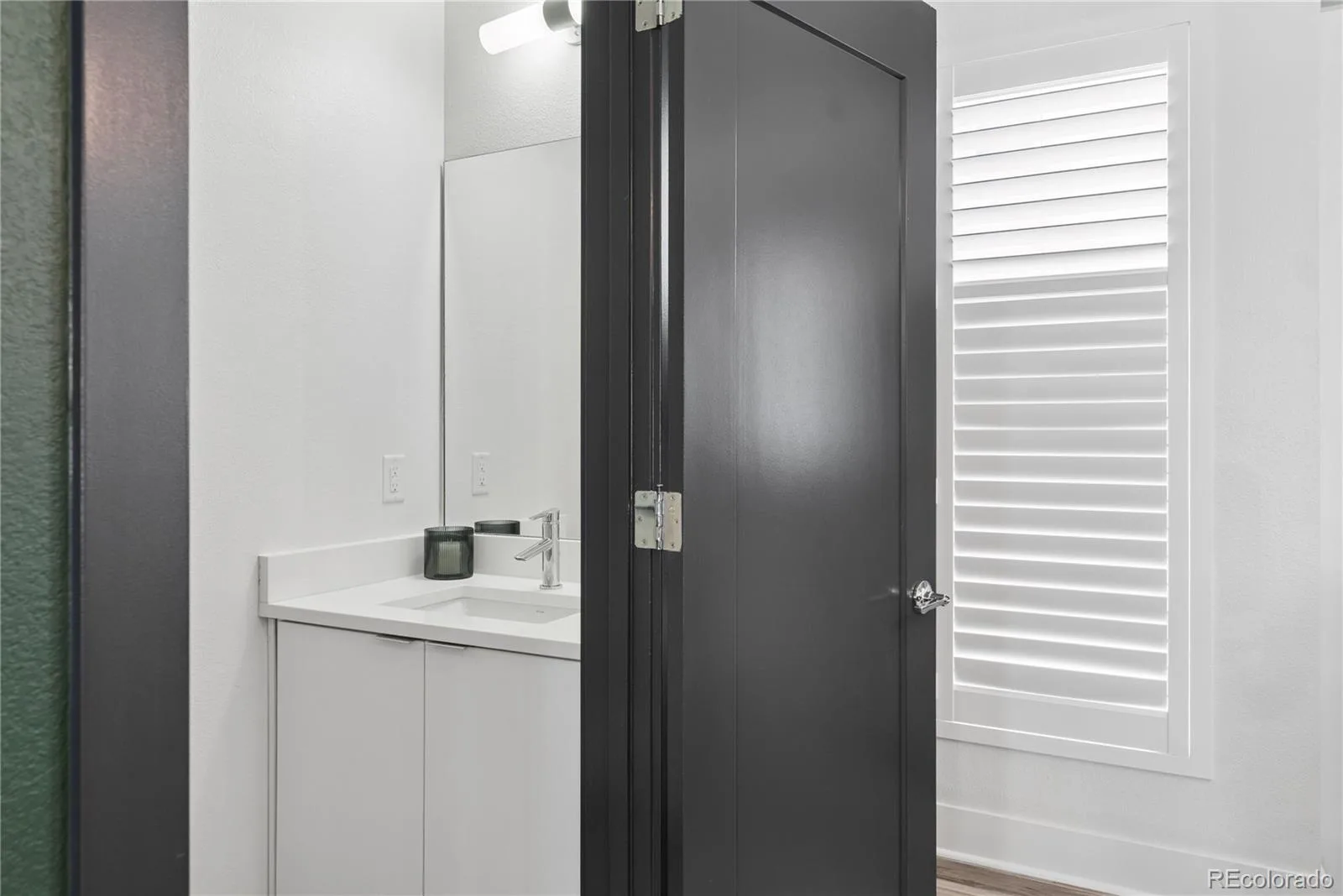 3855 E Cedar Avenue Denver CO 80209 MLS #REC4009828 06032026222121 1600 25