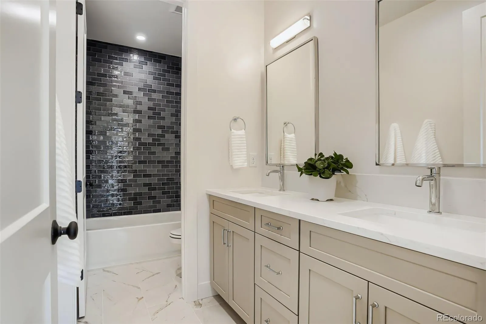 04032026215503 1600 16