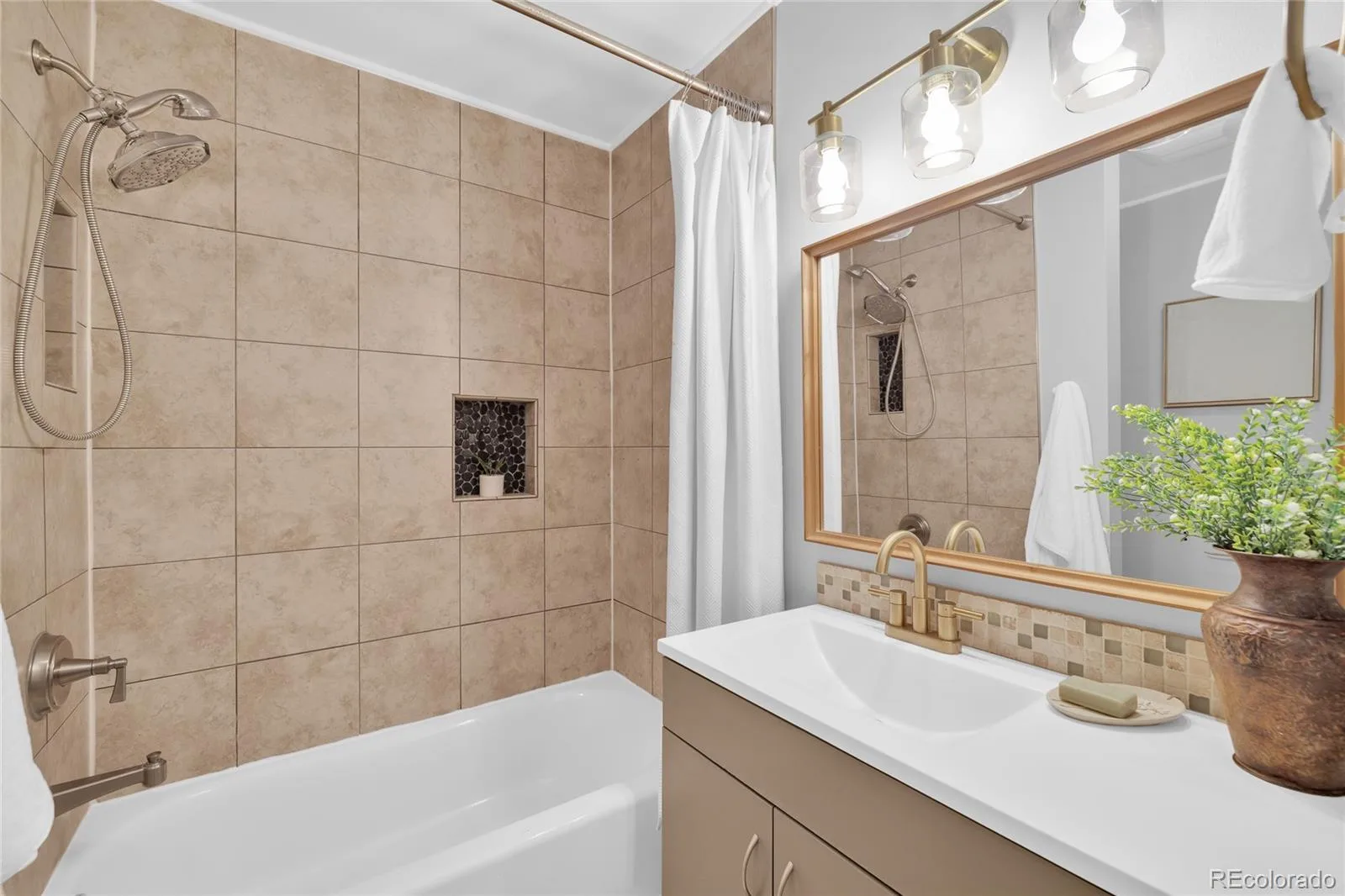 3970 S Delaware Street Englewood CO 80110 | MLS #REC4017389 08062026164341 1600 18