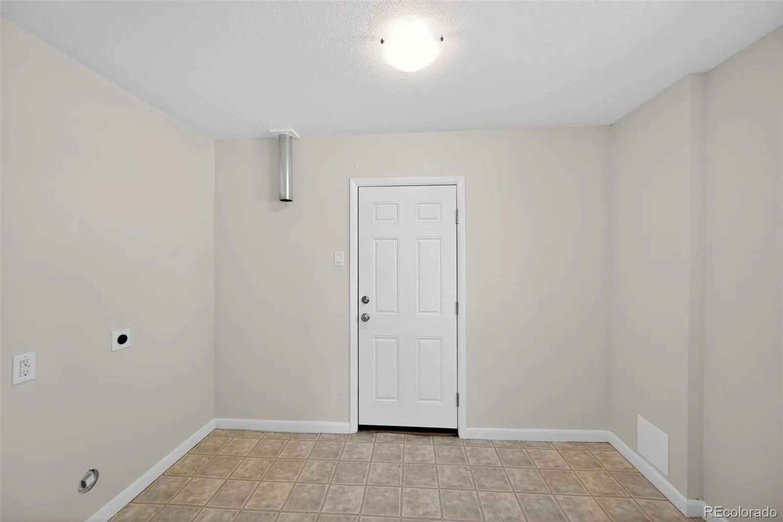 2201 Oakland Street Aurora CO 80010 MLS #REC4019350 04302026182849 1600 13