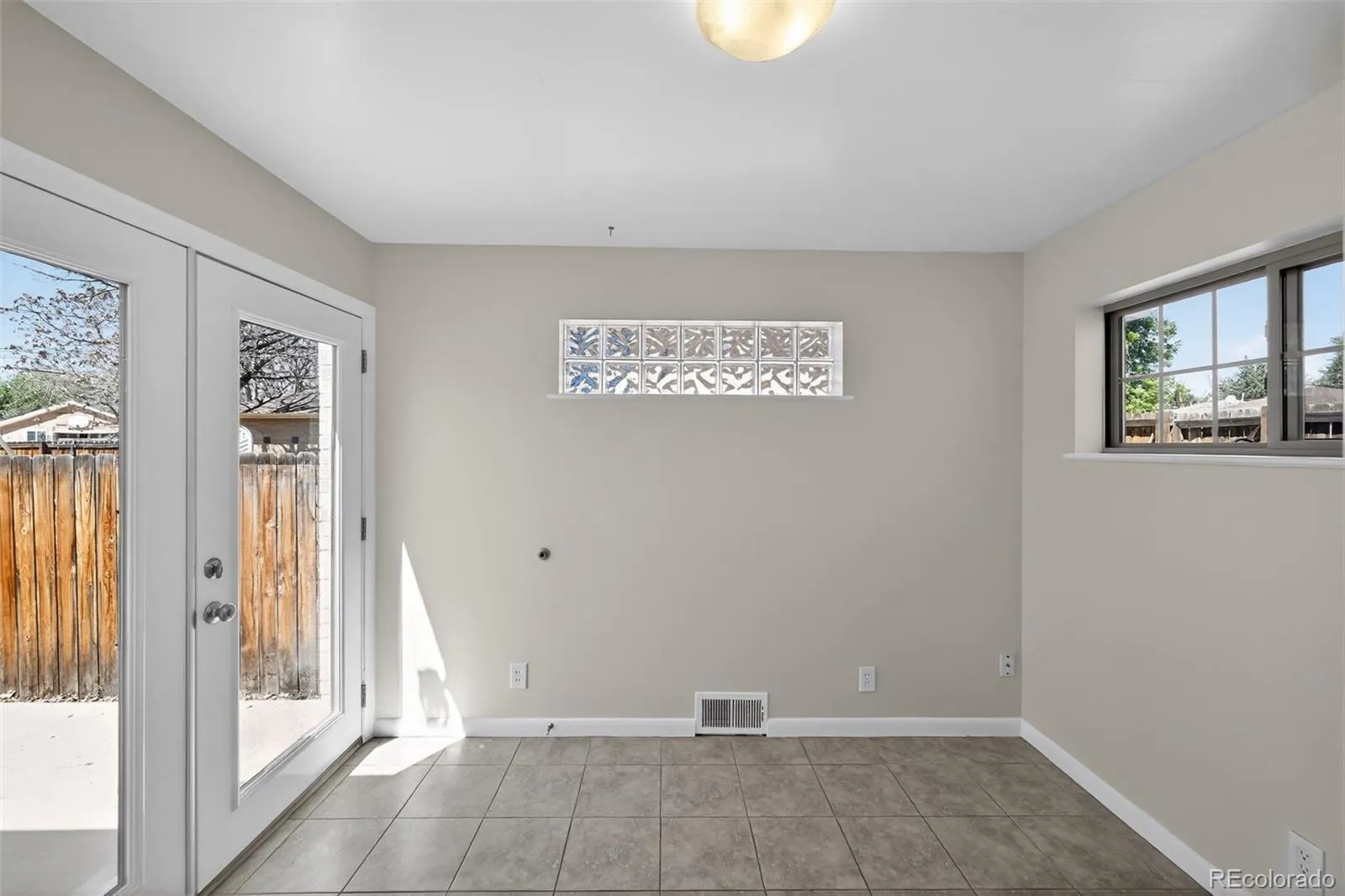 2201 Oakland Street Aurora CO 80010 MLS #REC4019350 04302026182849 1600 6