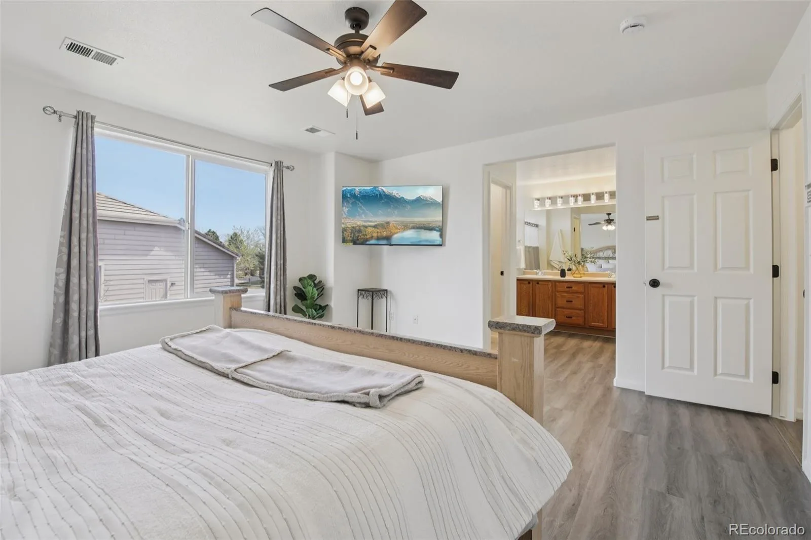 14883 E Maple Place Aurora CO 80012 | MLS #REC4026868 09232026065602 1600 18