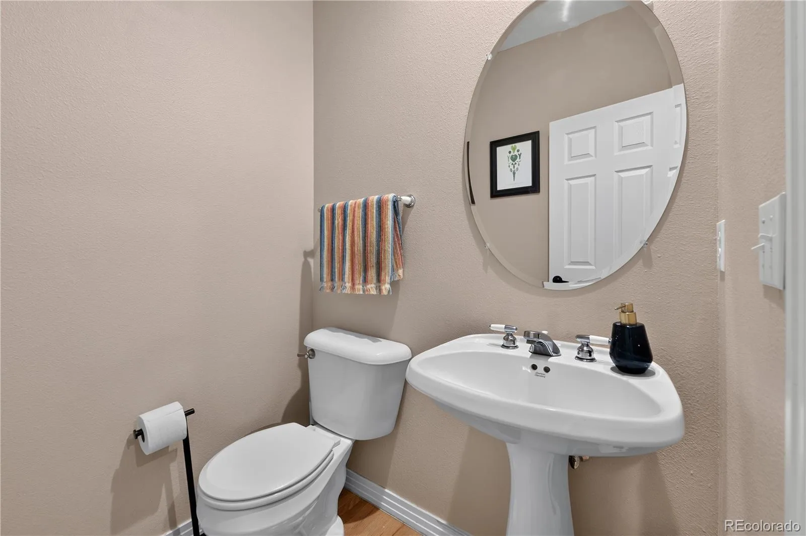 558 S Elm Street Denver CO 80246 | MLS #REC4028342 08282026151813 1600 27