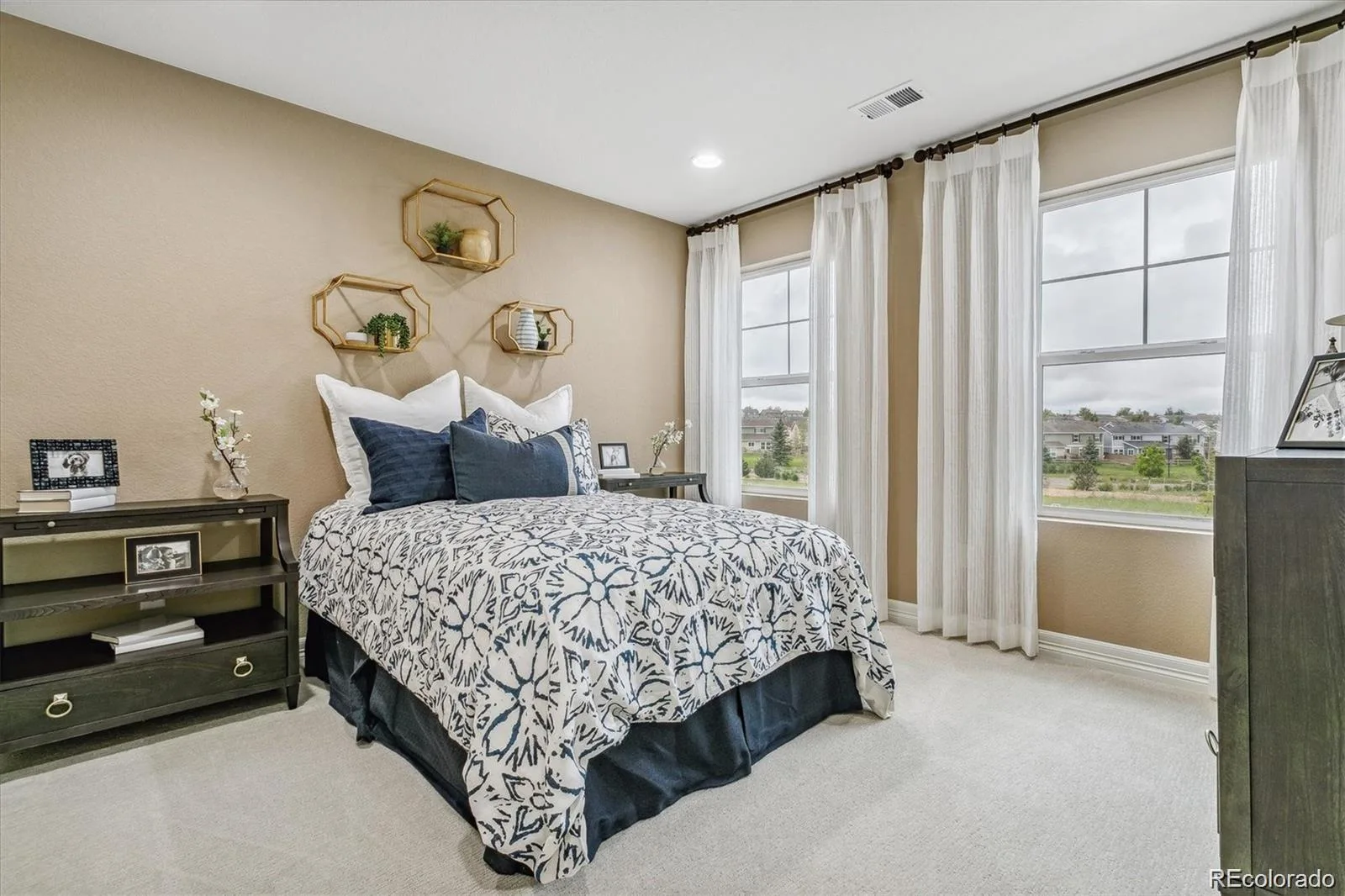 348 Vista Cliff Circle Castle Rock CO 80104 | MLS #REC4031370 08222026063115 1600 27
