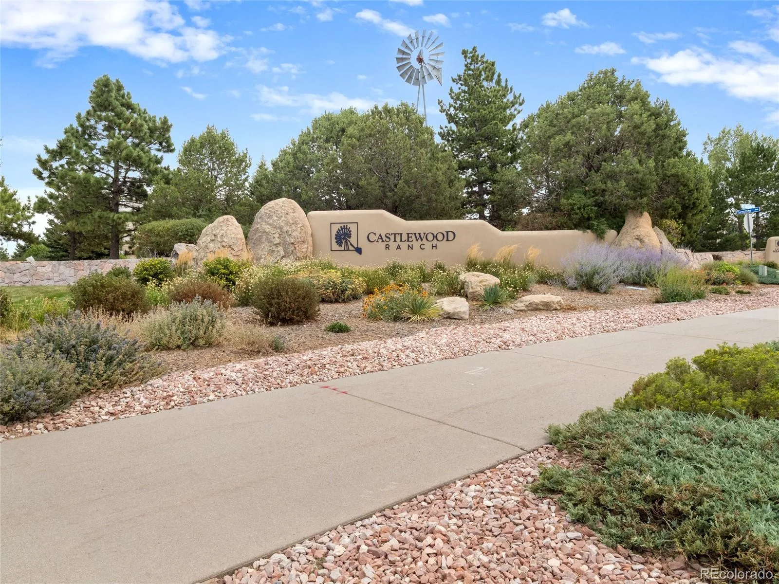 348 Vista Cliff Circle Castle Rock CO 80104 | MLS #REC4031370 08222026063115 1600 47